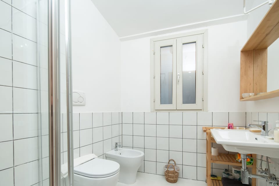 Family Apartment, 2 Bedrooms | Bathroom | Shower, free toiletries, hair dryer, bidet