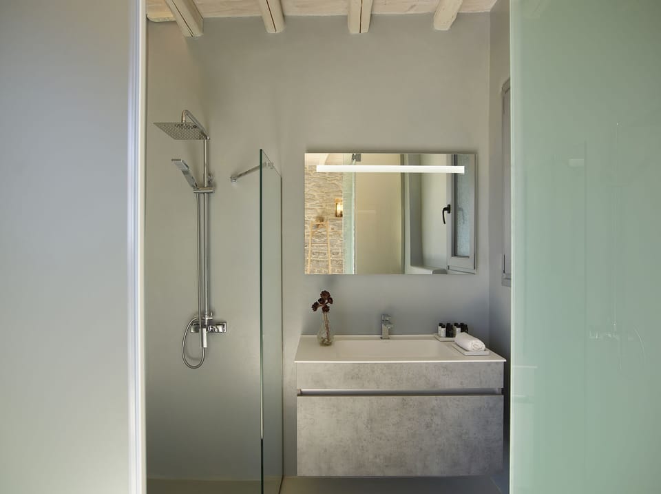 Bright second ensuite bathroom with modern finishes.