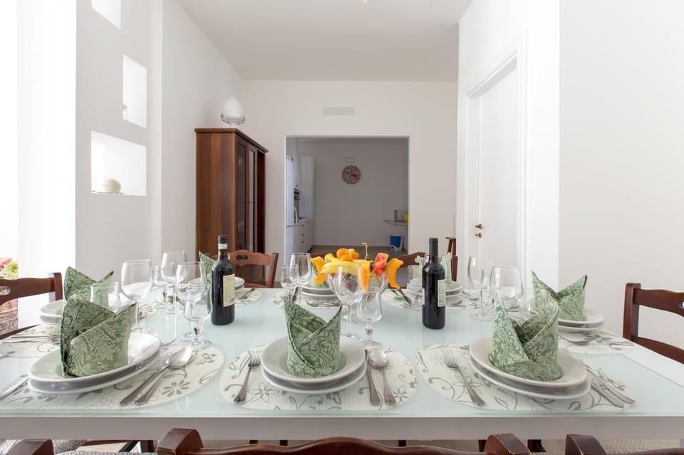 Villa | Dining room