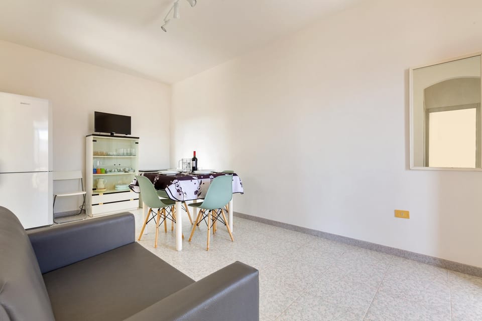 Apartment | Living room | Flat-screen TV