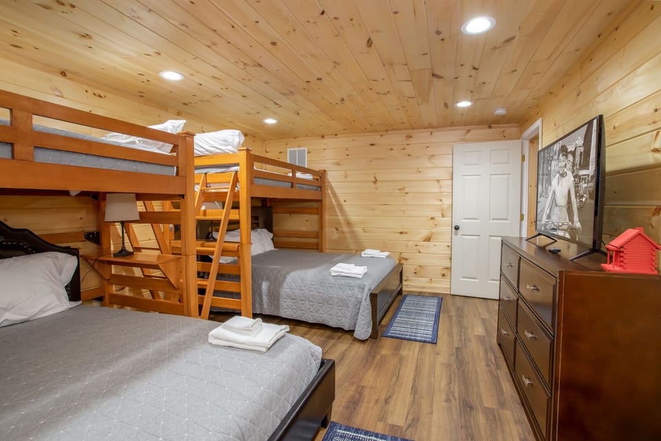 Lower level bunk room with 2 twin-over-queen beds (6 sleeping spots) and Smart TV