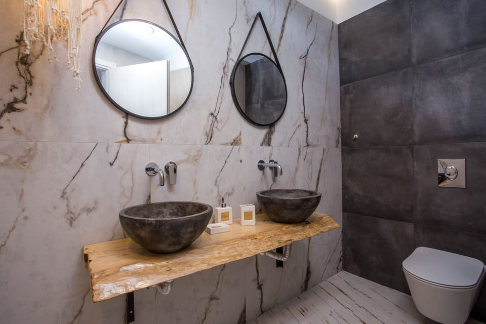 Junior Suite with Side Sea View | Bathroom | Shower, rainfall showerhead, eco-friendly toiletries, hair dryer