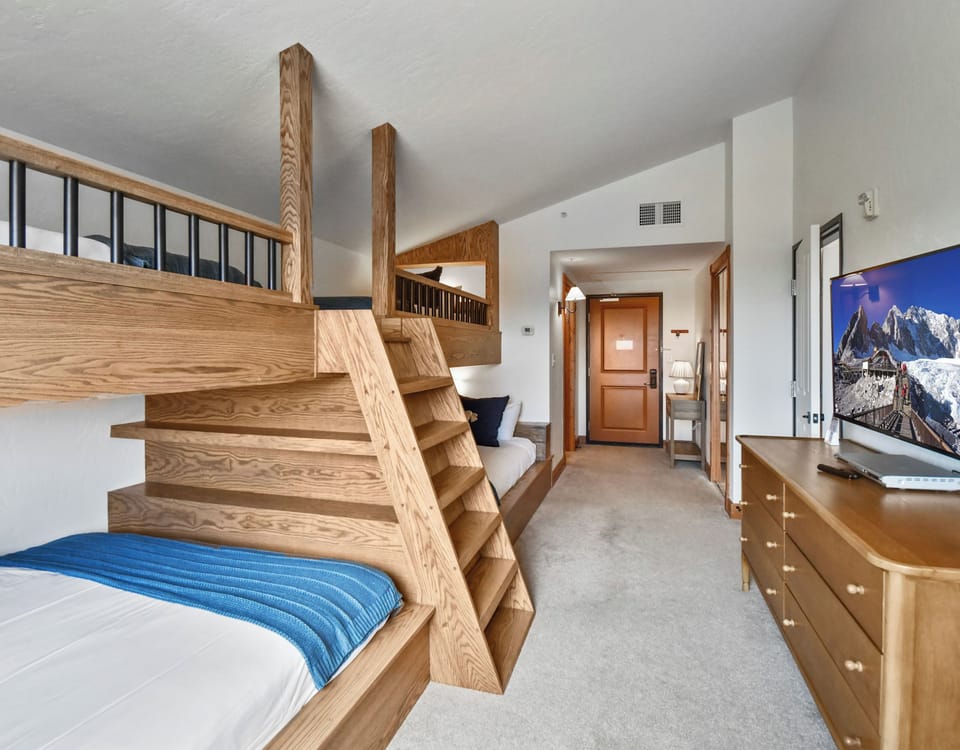 Queen on Bottom and Twins on top