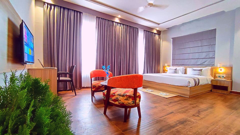 Premium Room | In-room safe, desk, laptop workspace, blackout drapes