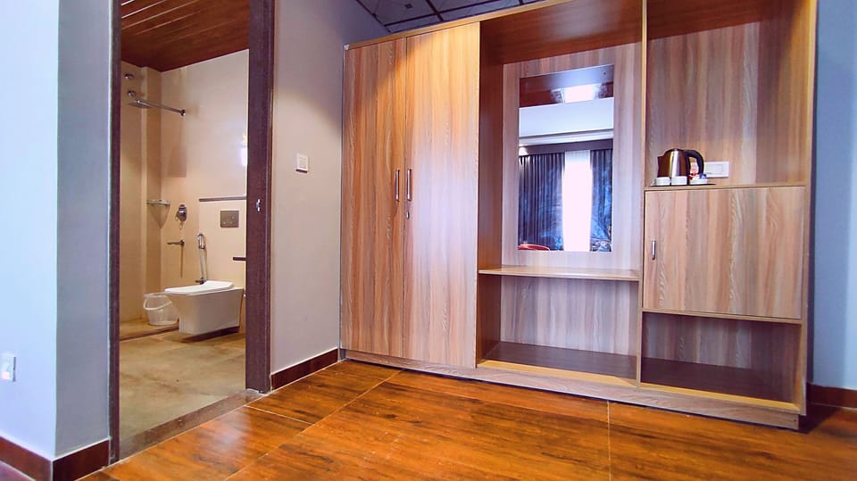 In-room safe, desk, laptop workspace, blackout drapes
