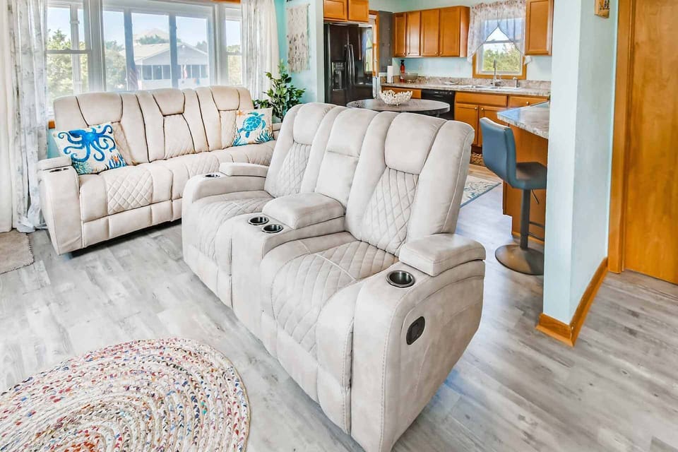 Surf-or-Sound-Realty-970-Sal's-House-Great-Room-2