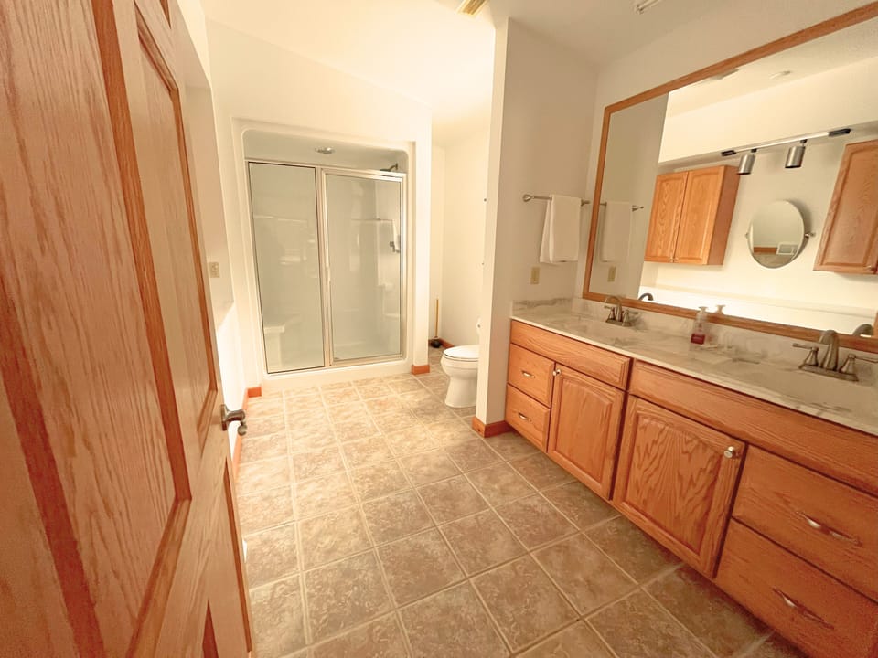 Elevation Vacation Rentals - Sunrise 1 - 4th Floor Master Bath #1 (1)