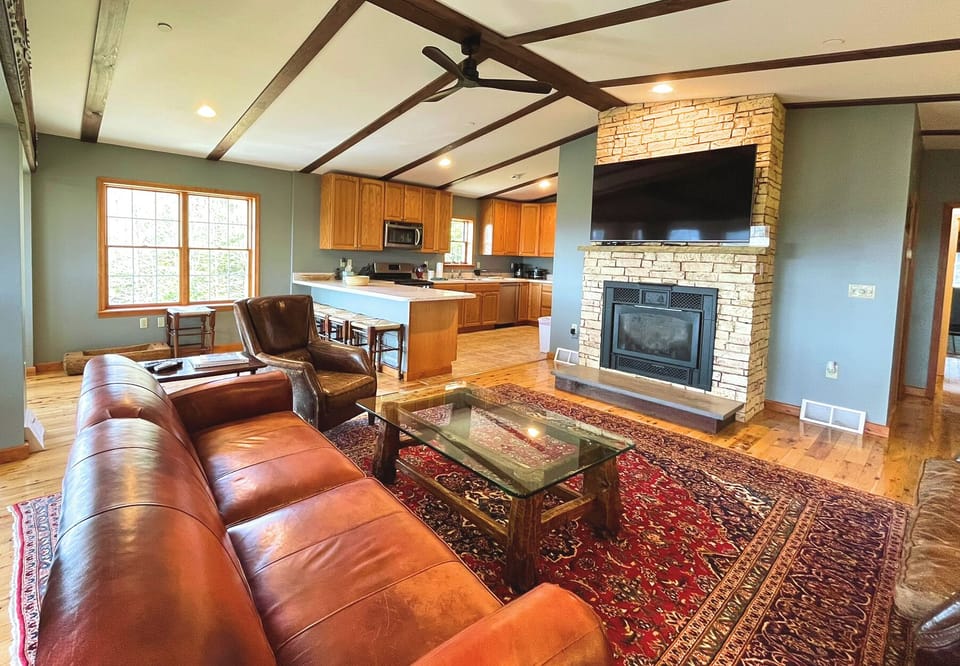 Elevation Vacation Rentals - Sunrise 1 - Great Room (3)