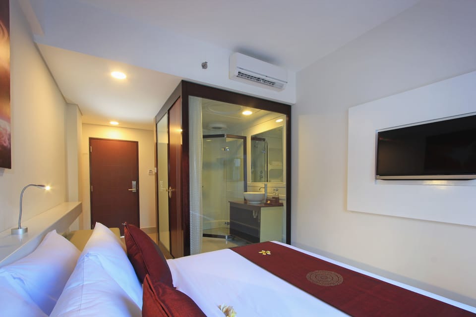 Superior Room | 1 bedroom, Select Comfort beds, desk, blackout drapes