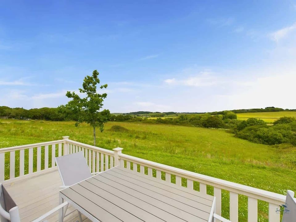 Enjoy restful, far-reaching views across rolling hills and woodland, overlooking the stunning Solent.