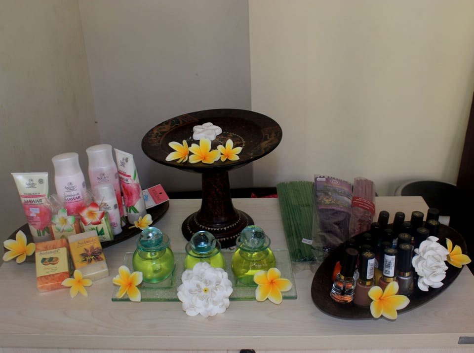 Couples treatment rooms, body treatments, aromatherapy