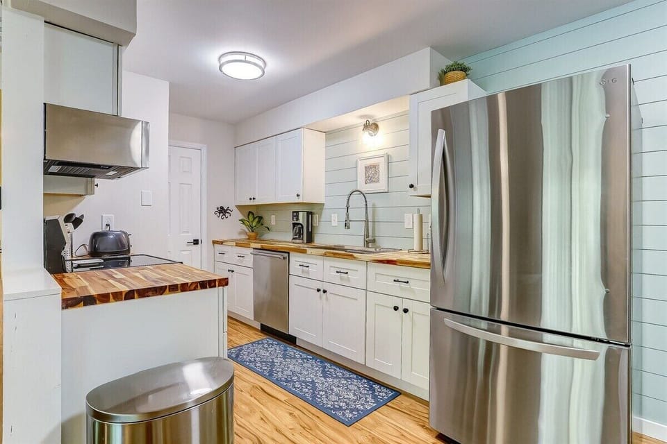 Love These Countertops and Shiplap