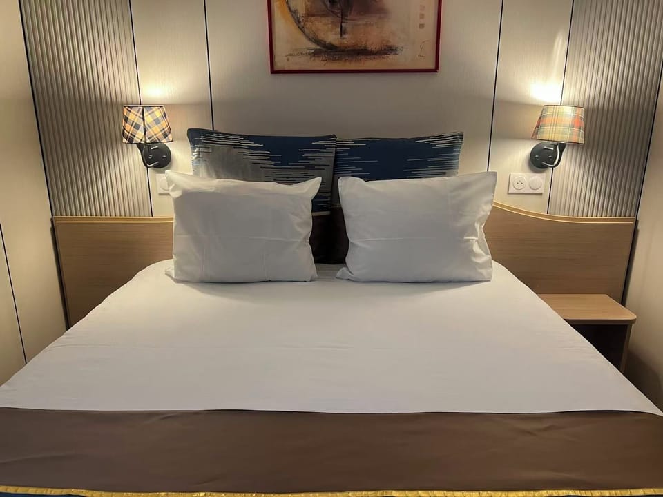 Individually furnished, desk, soundproofing, free cribs/infant beds