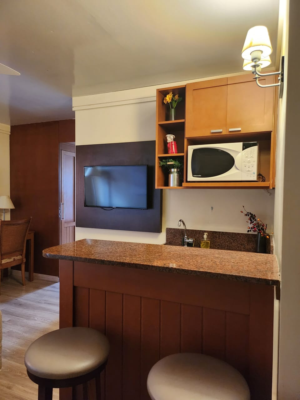 Family Quadruple Room, 1 Queen Bed, Mountain View | Private kitchenette