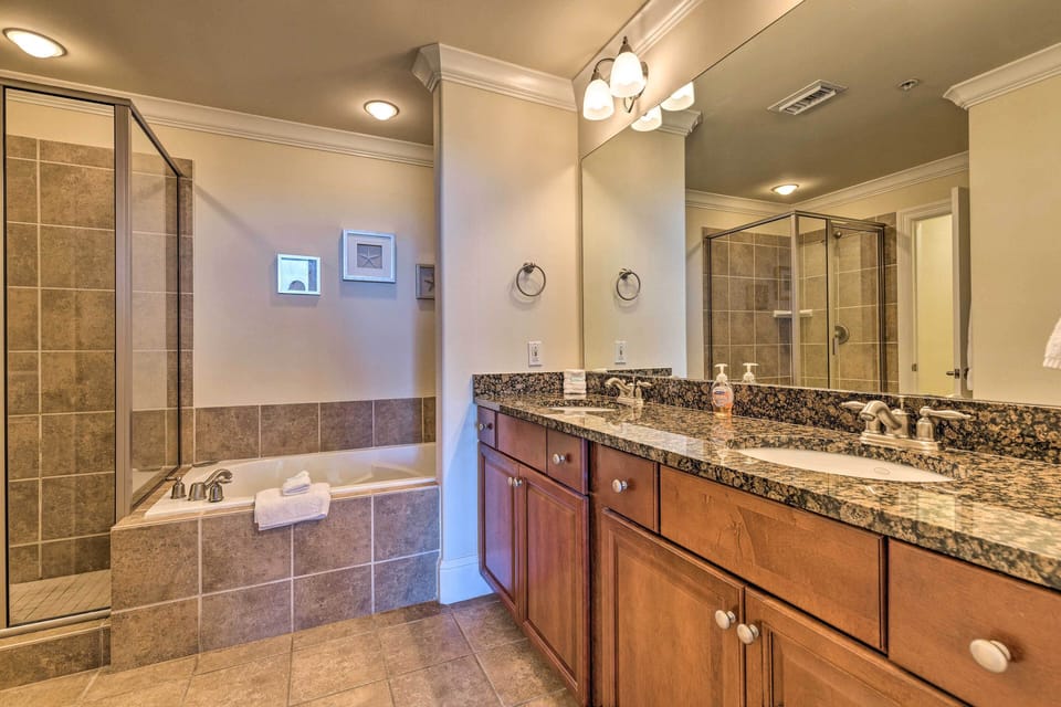 Full Bathroom | Towels Provided