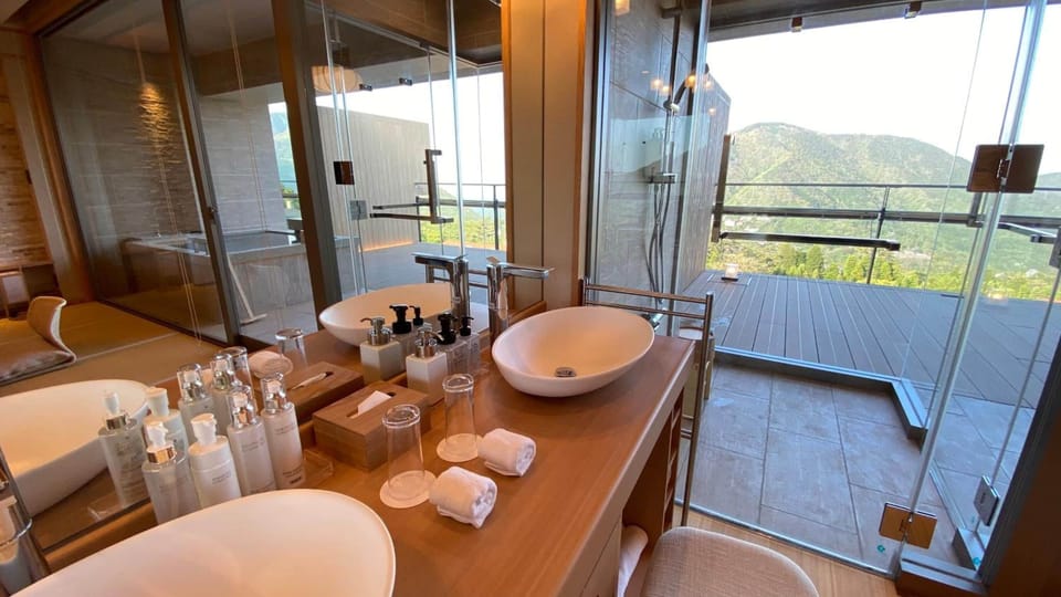Separate tub and shower, spring water tub, rainfall showerhead