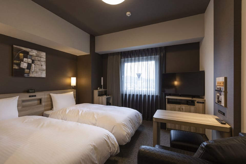 WiFi (free), bed sheets