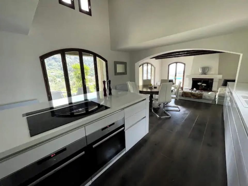 Open plan kitchen and island
