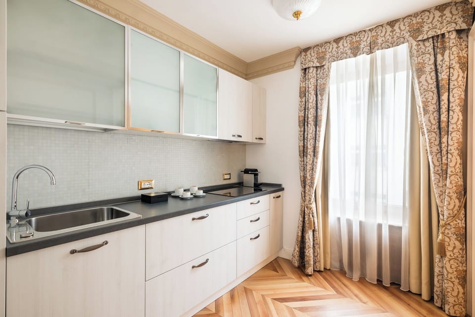 Presidential Suite | Premium bedding, pillowtop beds, minibar, in-room safe