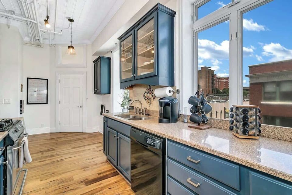 Bright, spacious kitchen