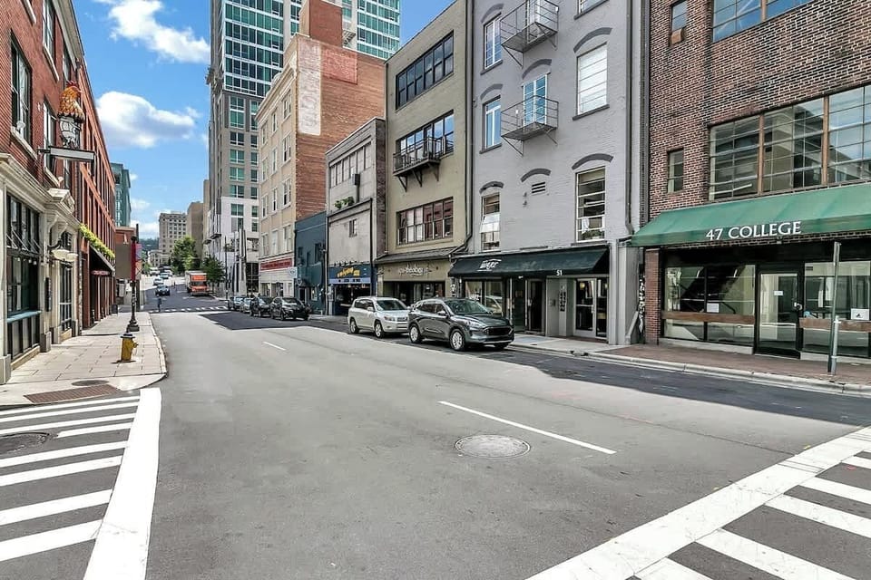 This wonderful loft is located in the heart of downtown