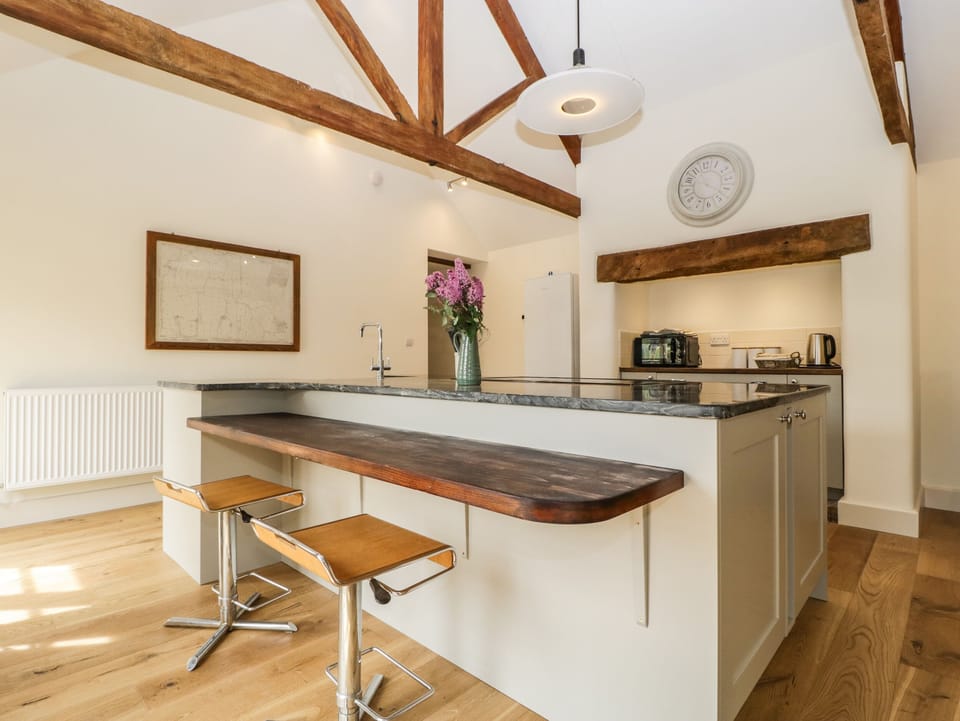 Cottage | Private kitchen | Fridge, microwave, dishwasher, cookware/dishes/utensils