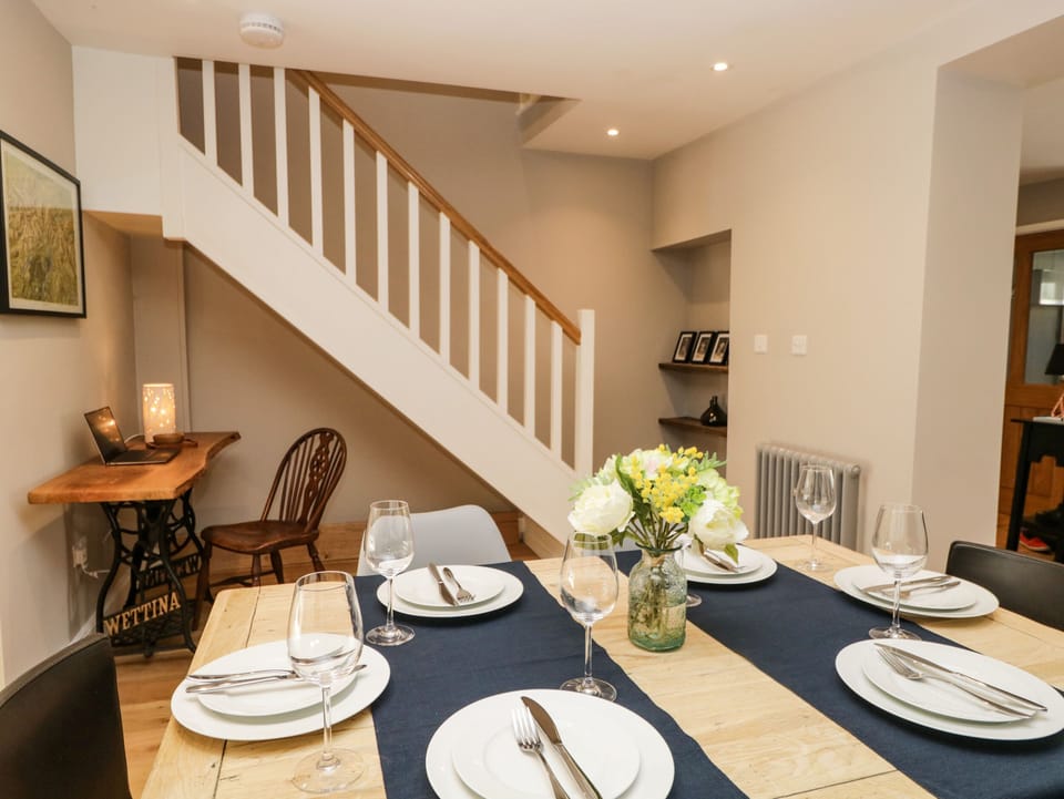 Cottage | Private kitchen | Fridge, dishwasher, electric kettle, toaster