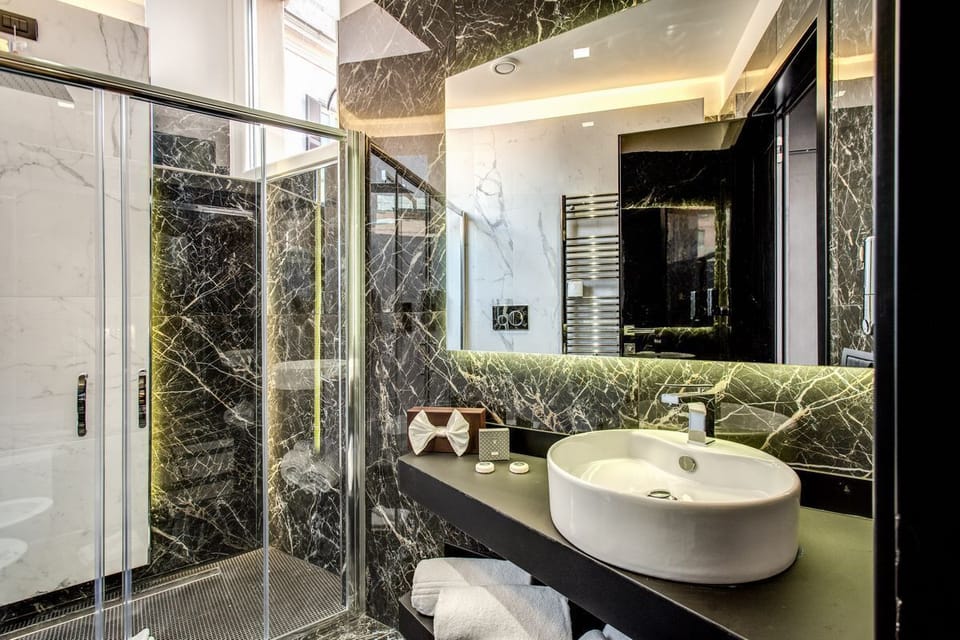 Shower, rainfall showerhead, free toiletries, hair dryer