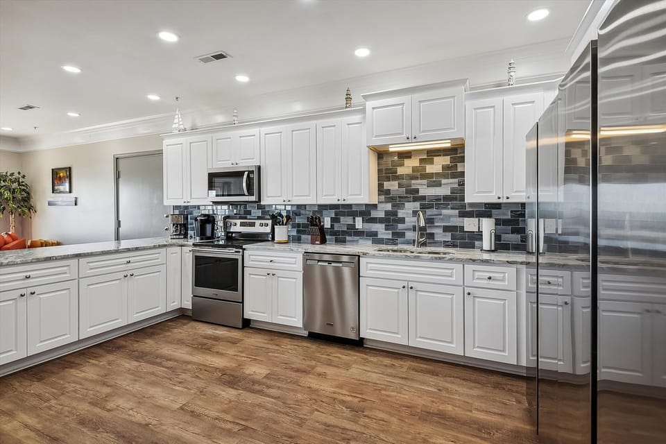 Newly updated kitchen has everything you need. 