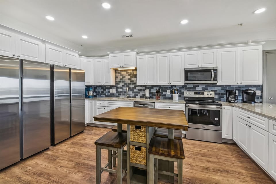 Test out your cooking skills in this fully stocked kitchen.