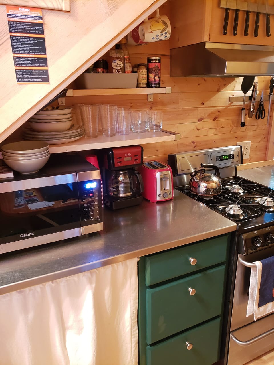 Full kitchen