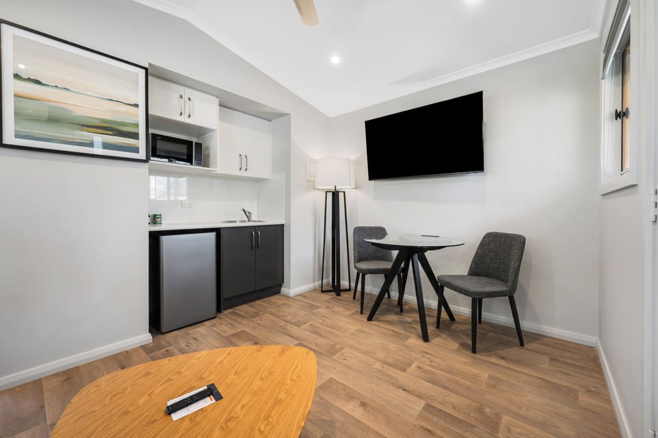 One Bedroom Cabin | Living area