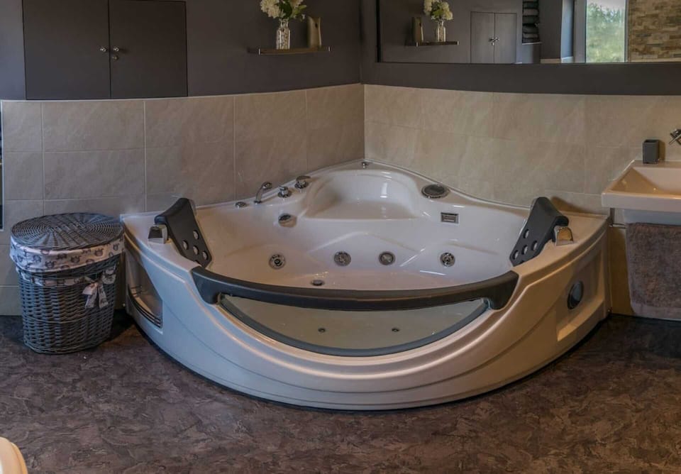 Jacuzzi Bathroom