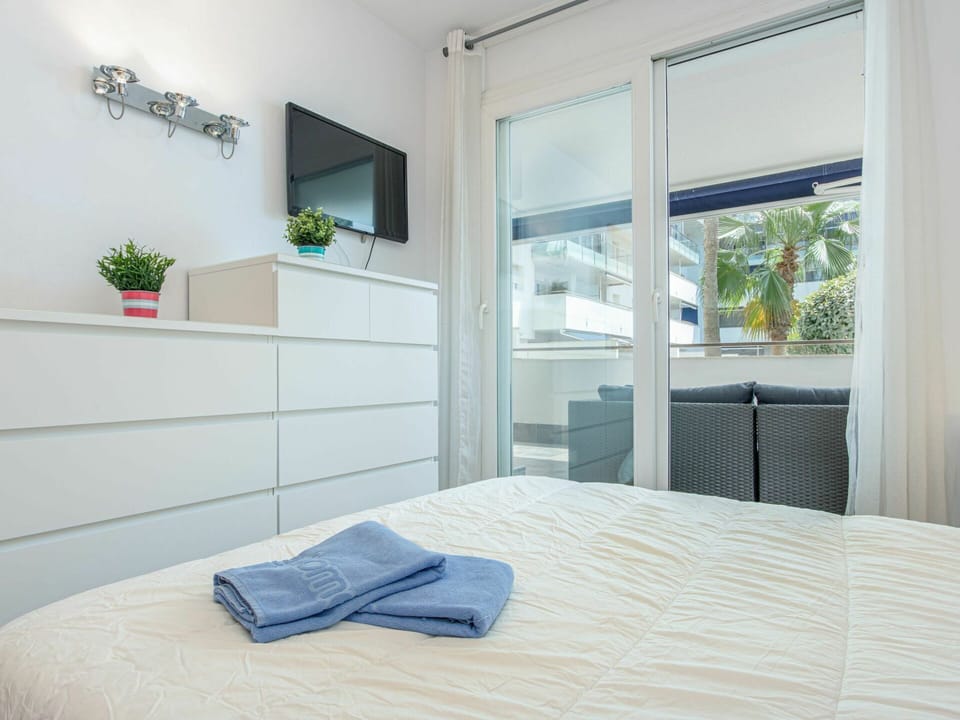 Property, Building, Comfort, Azure, Window, Wood, Textile, Interior Design, Flooring, Houseplant