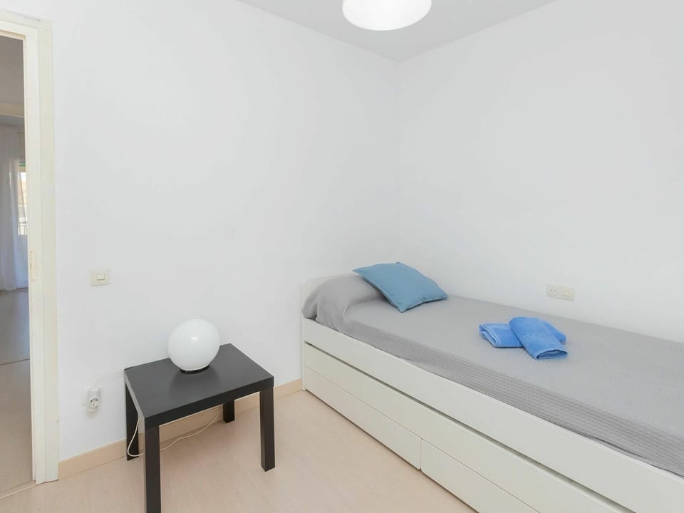 Furniture, Building, Comfort, Table, Wood, Pillow, Interior Design, Lighting, House, Flooring