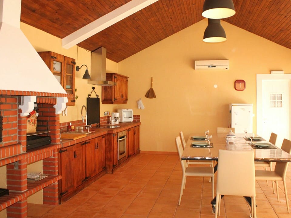 Table, Furniture, Property, Cabinetry, Chair, Countertop, Wood, Kitchen, Building, Drawer