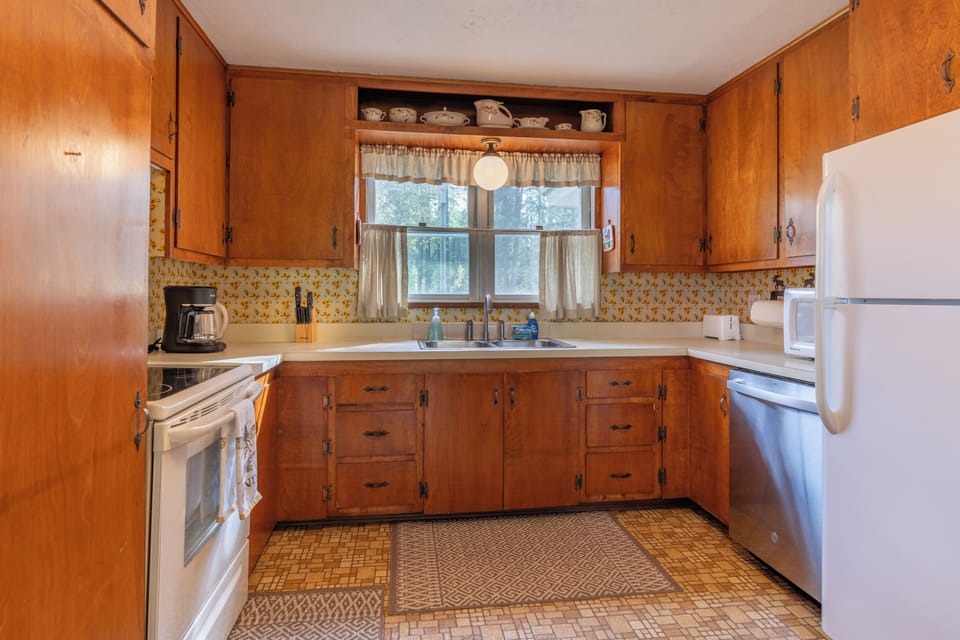 A full kitchen with everything you could possibly need. Just supply food!
