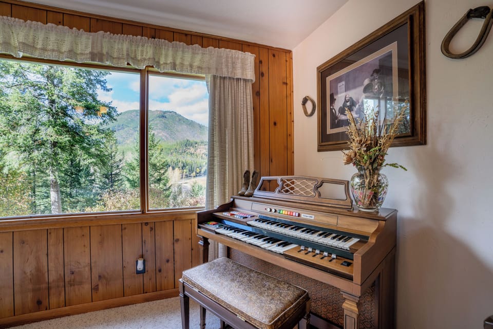 Remember Grandma's organ? If not, sit down for a little reminder!