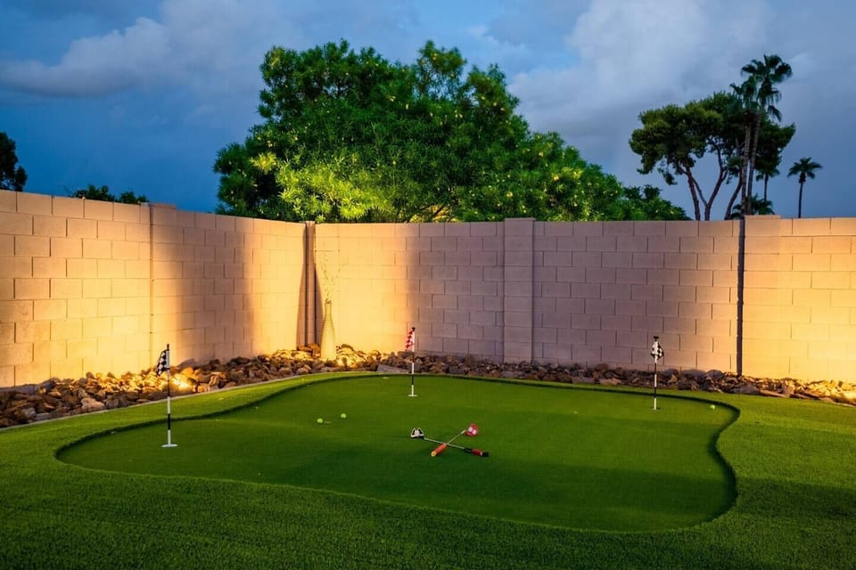 Three course putting green 