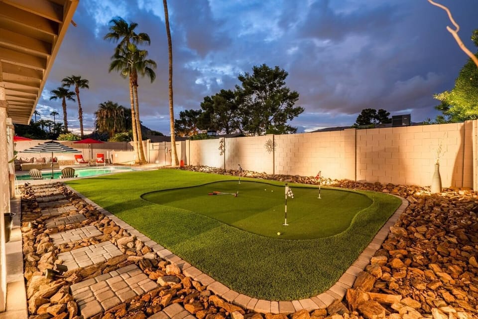 Putting green 