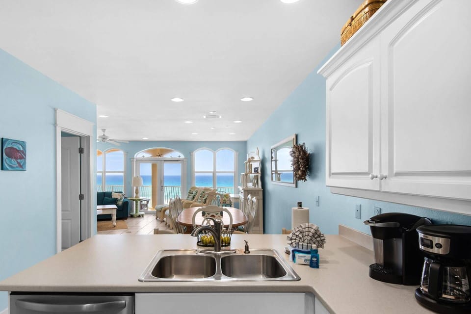 Unbeatable Gulf Views from the kitchen and family room!