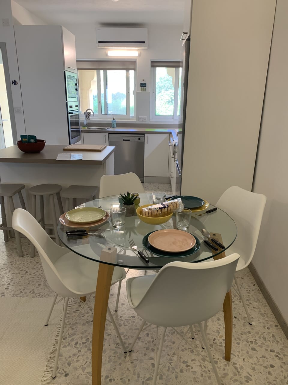 Kitchen dining 