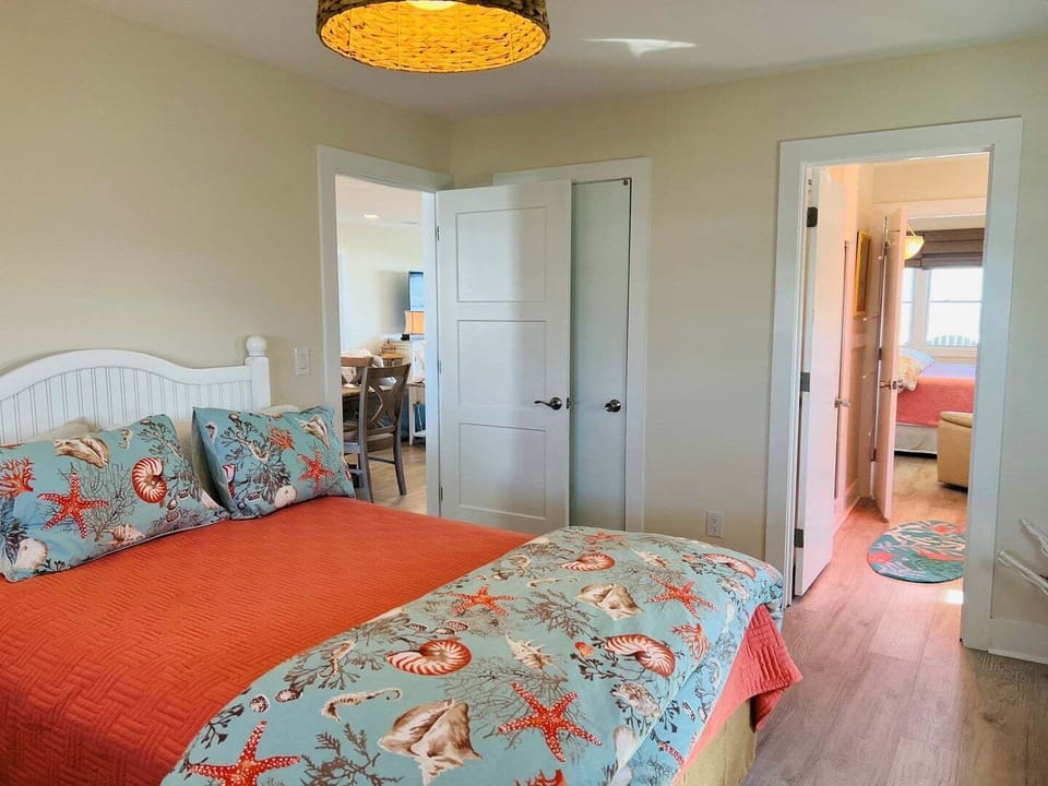 Bedroom 1 With Queen & Single