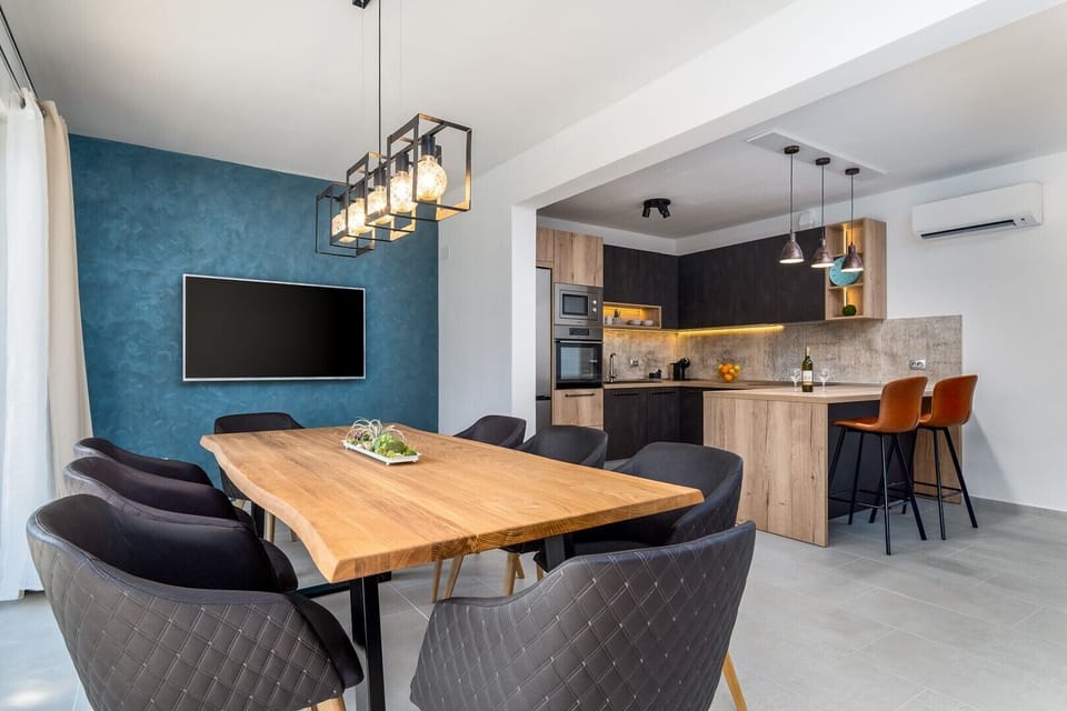 A fully equipped kitchen with all a modern guest needs for a very comfortable stay