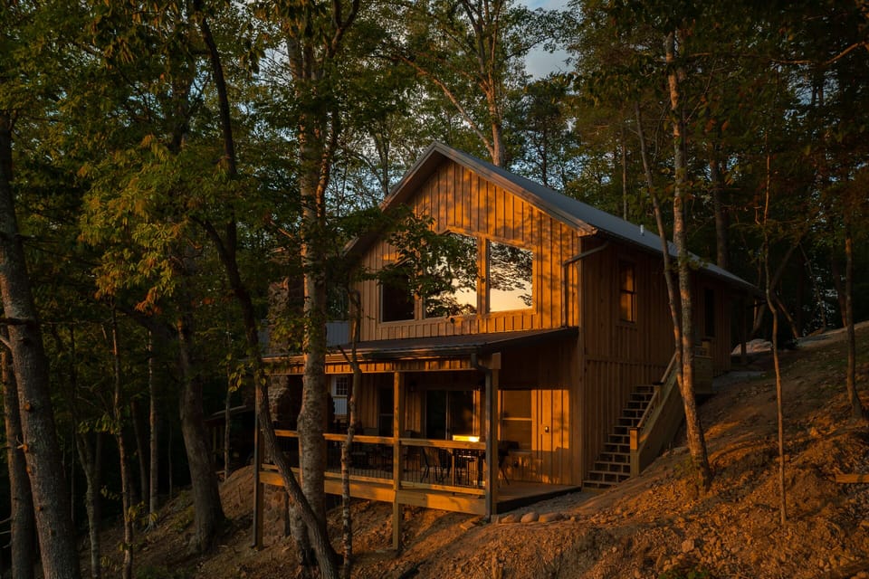 Overlooks River 75 ft above