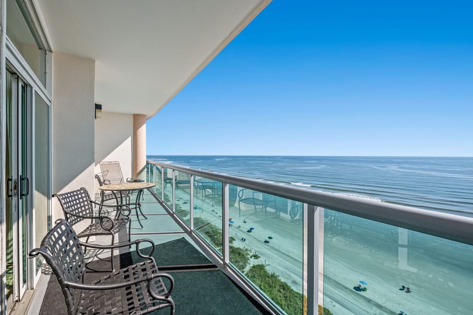 Prepare your favorite beverage and relax on the balcony in the evening.