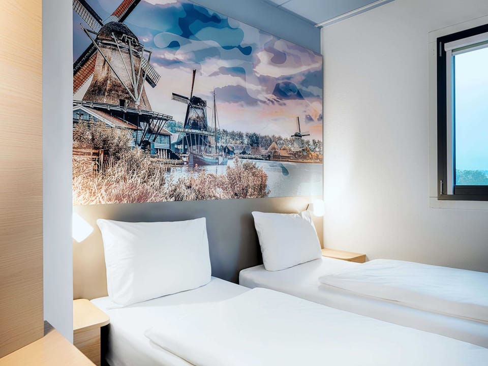 Twin Room | Hypo-allergenic bedding, desk, free WiFi, bed sheets
