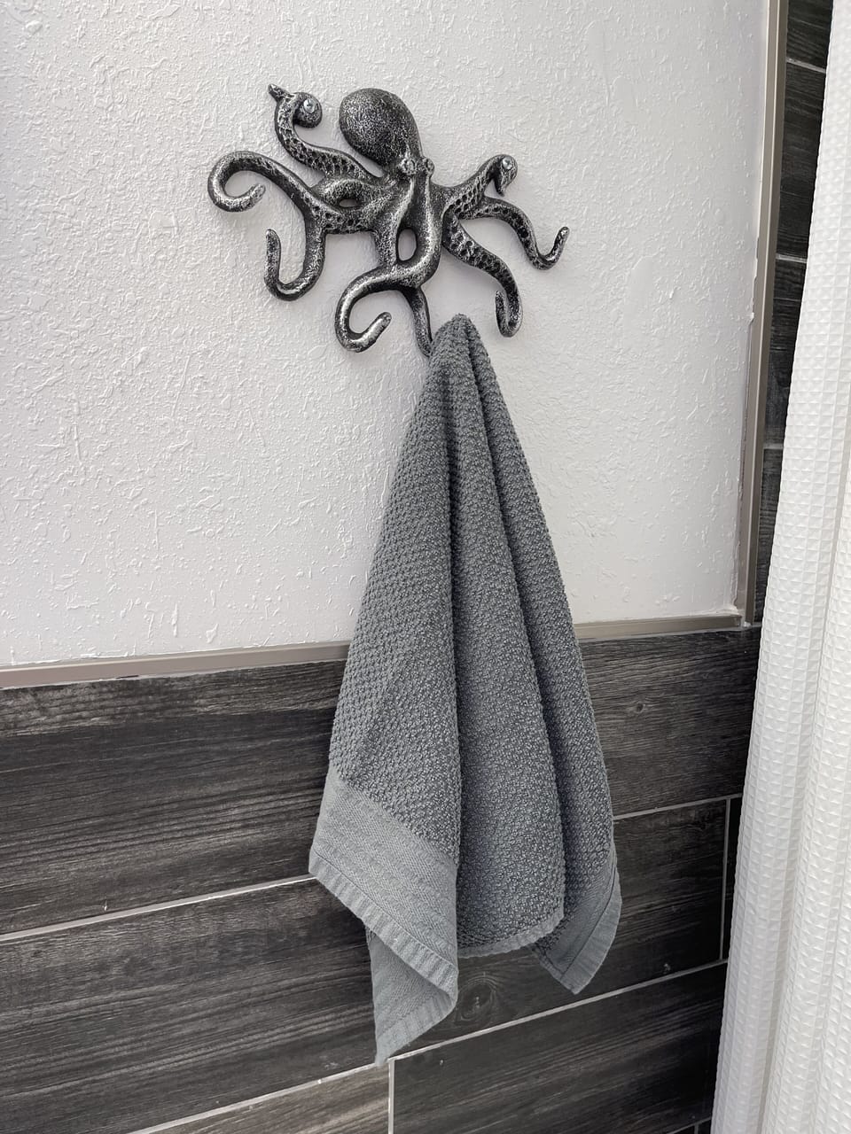 Octopus theme bath downstairs