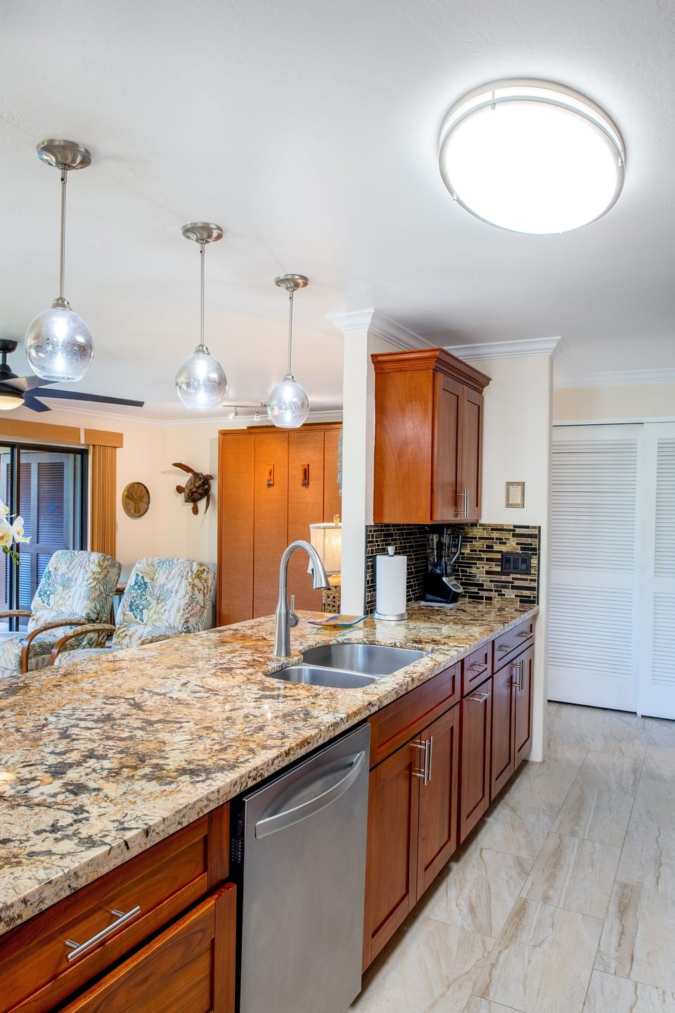 Full Kitchen with plenty of the things you would need to make wonderful meals when you feel like dining in -  better views than almost any restaurant :)