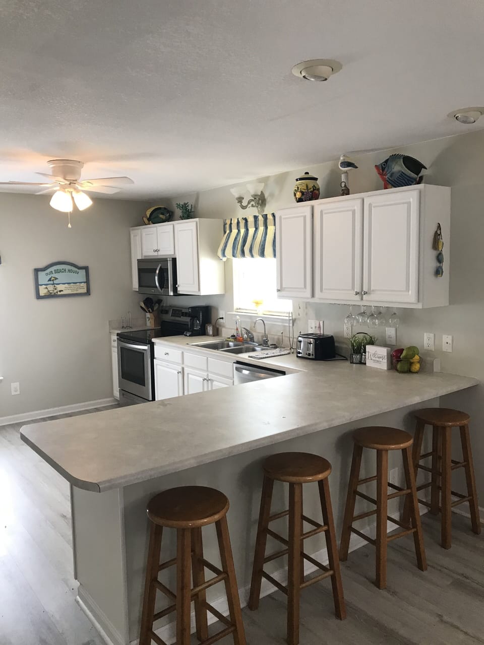 BIG kitchen.